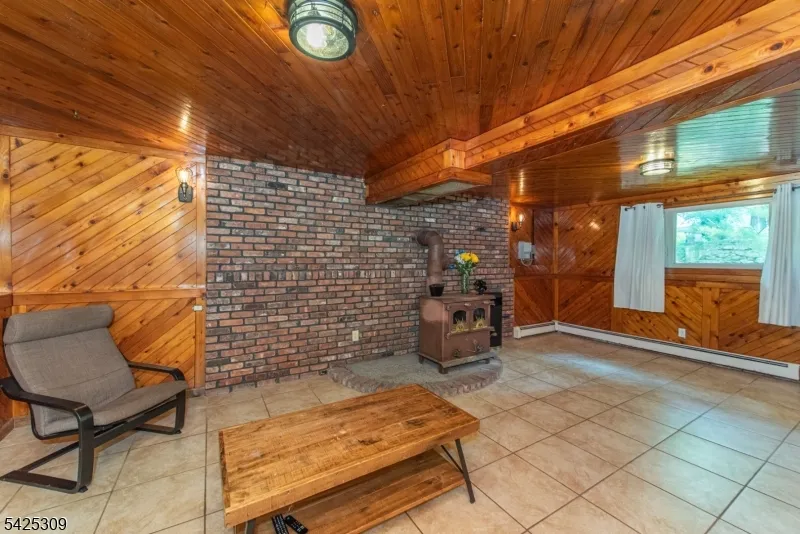 110 Unger Ave Hopatcong, NJ 07874