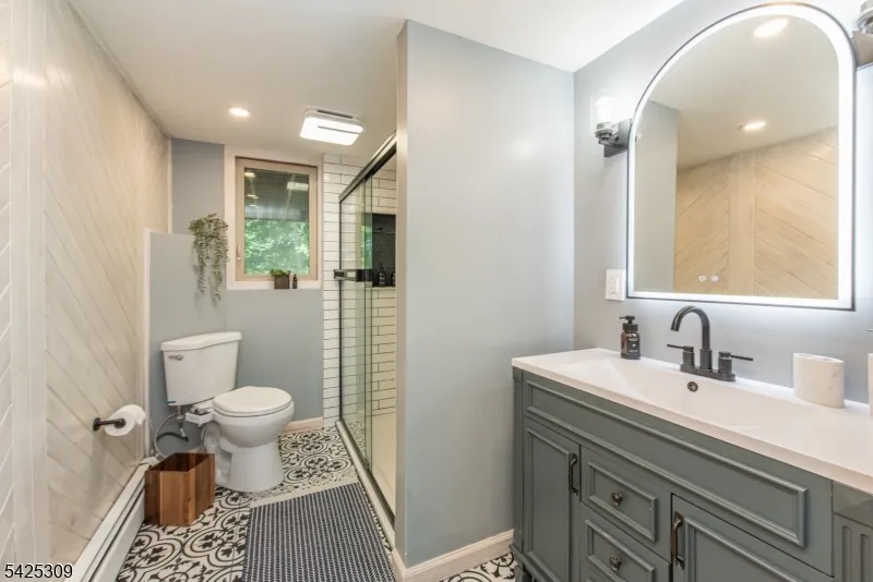 110 Unger Ave Hopatcong, NJ 07874
