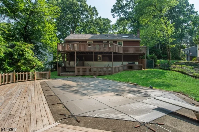 110 Unger Ave Hopatcong, NJ 07874