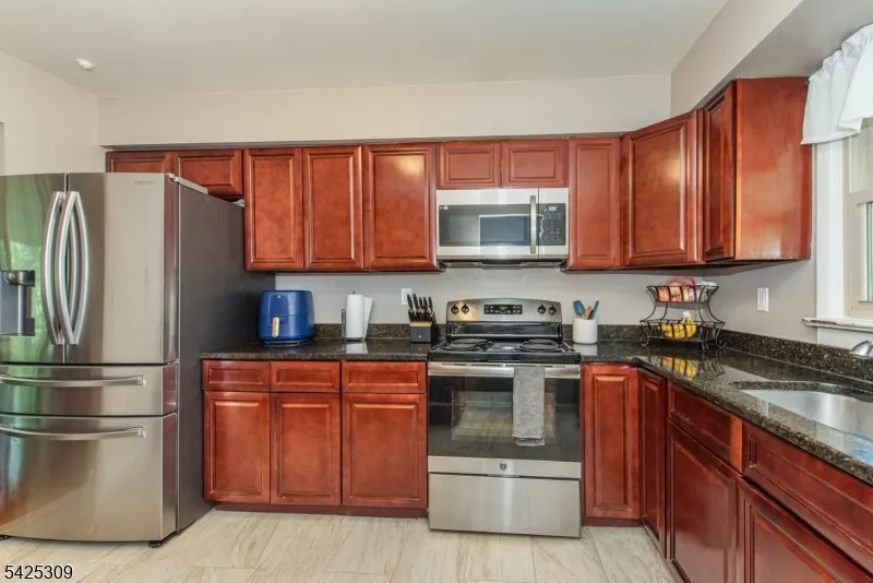 110 Unger Ave Hopatcong, NJ 07874