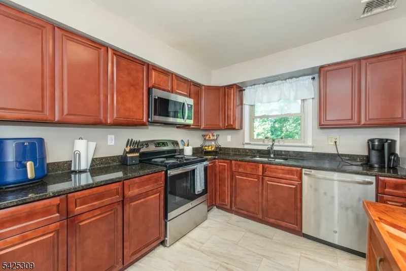 110 Unger Ave Hopatcong, NJ 07874