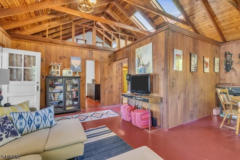 22 Ithanell Rd Hopatcong, NJ 07843