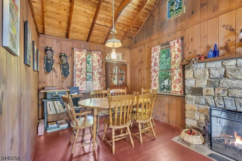 22 Ithanell Rd Hopatcong, NJ 07843