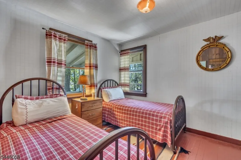 22 Ithanell Rd Hopatcong, NJ 07843