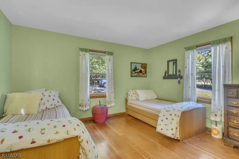 22 Ithanell Rd Hopatcong, NJ 07843