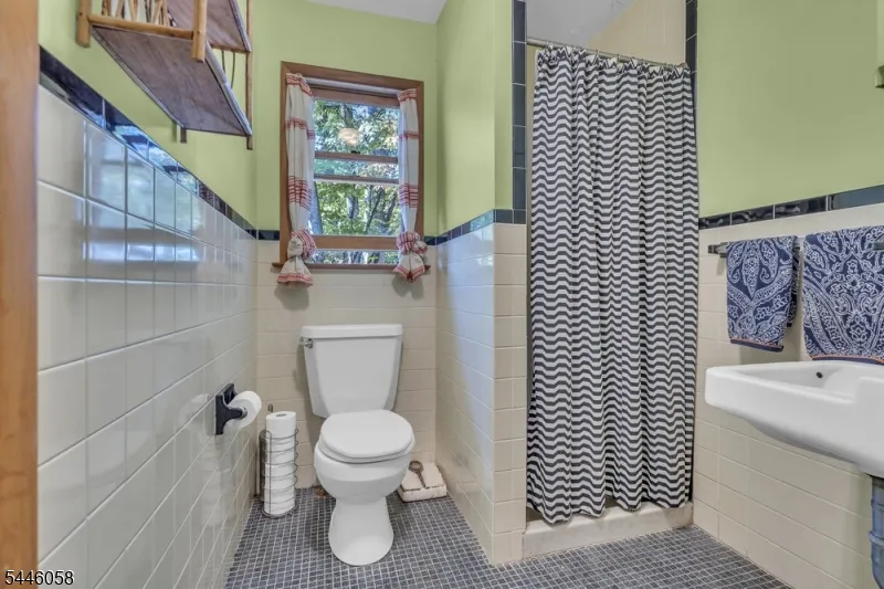 22 Ithanell Rd Hopatcong, NJ 07843