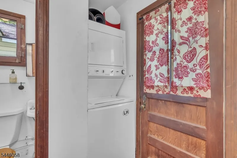22 Ithanell Rd Hopatcong, NJ 07843
