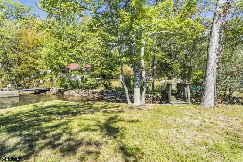 22 Ithanell Rd Hopatcong, NJ 07843