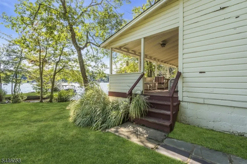 22 Ithanell Rd Hopatcong, NJ 07843