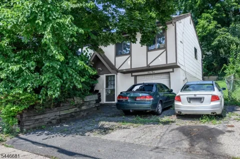 63 Thompson Ave