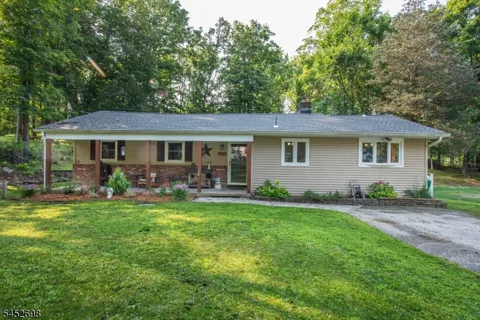 904 Crest Rd