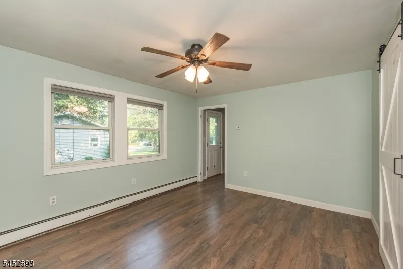 904 Crest Rd Stillwater, NJ 07860