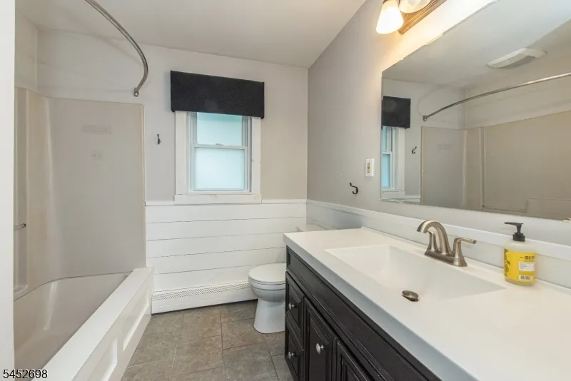 904 Crest Rd Stillwater, NJ 07860