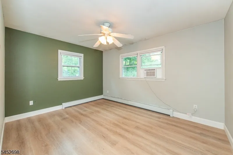 904 Crest Rd Stillwater, NJ 07860