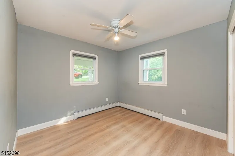 904 Crest Rd Stillwater, NJ 07860