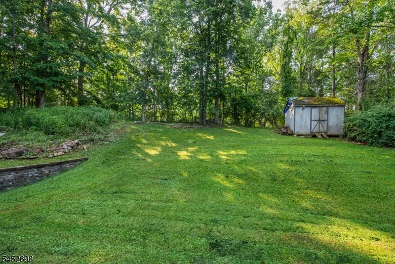 904 Crest Rd Stillwater, NJ 07860