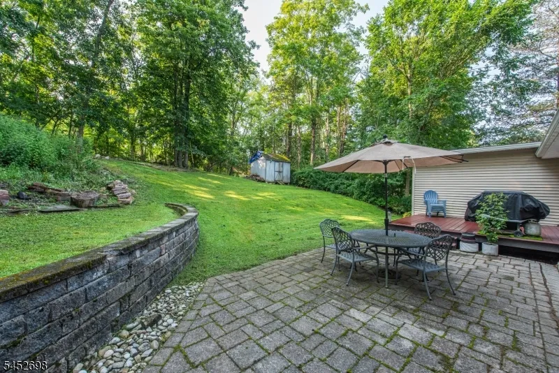 904 Crest Rd Stillwater, NJ 07860