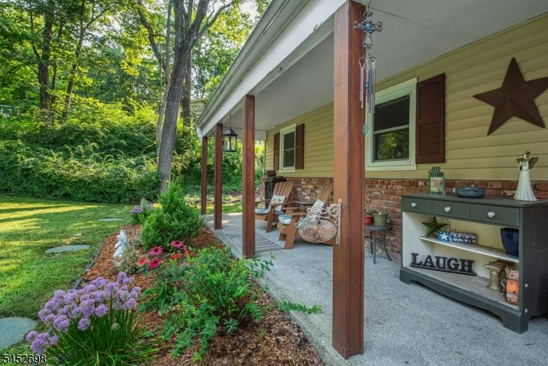 904 Crest Rd Stillwater, NJ 07860
