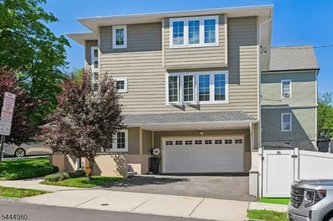27 Tremont Ave