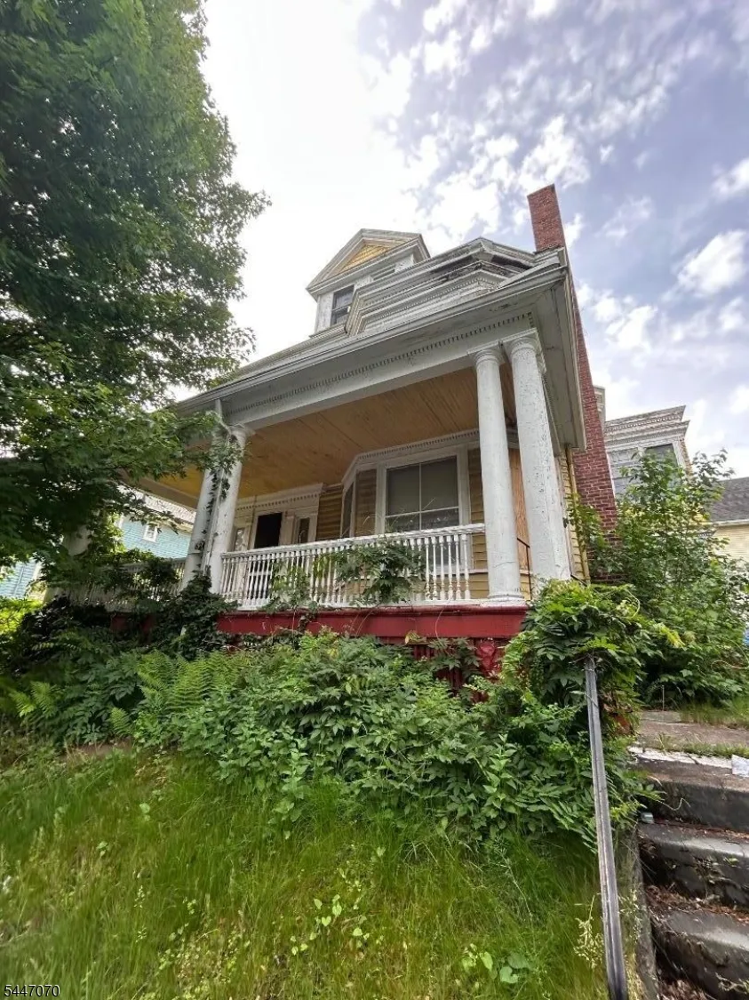 624 14Th Ave Paterson City, NJ 07504