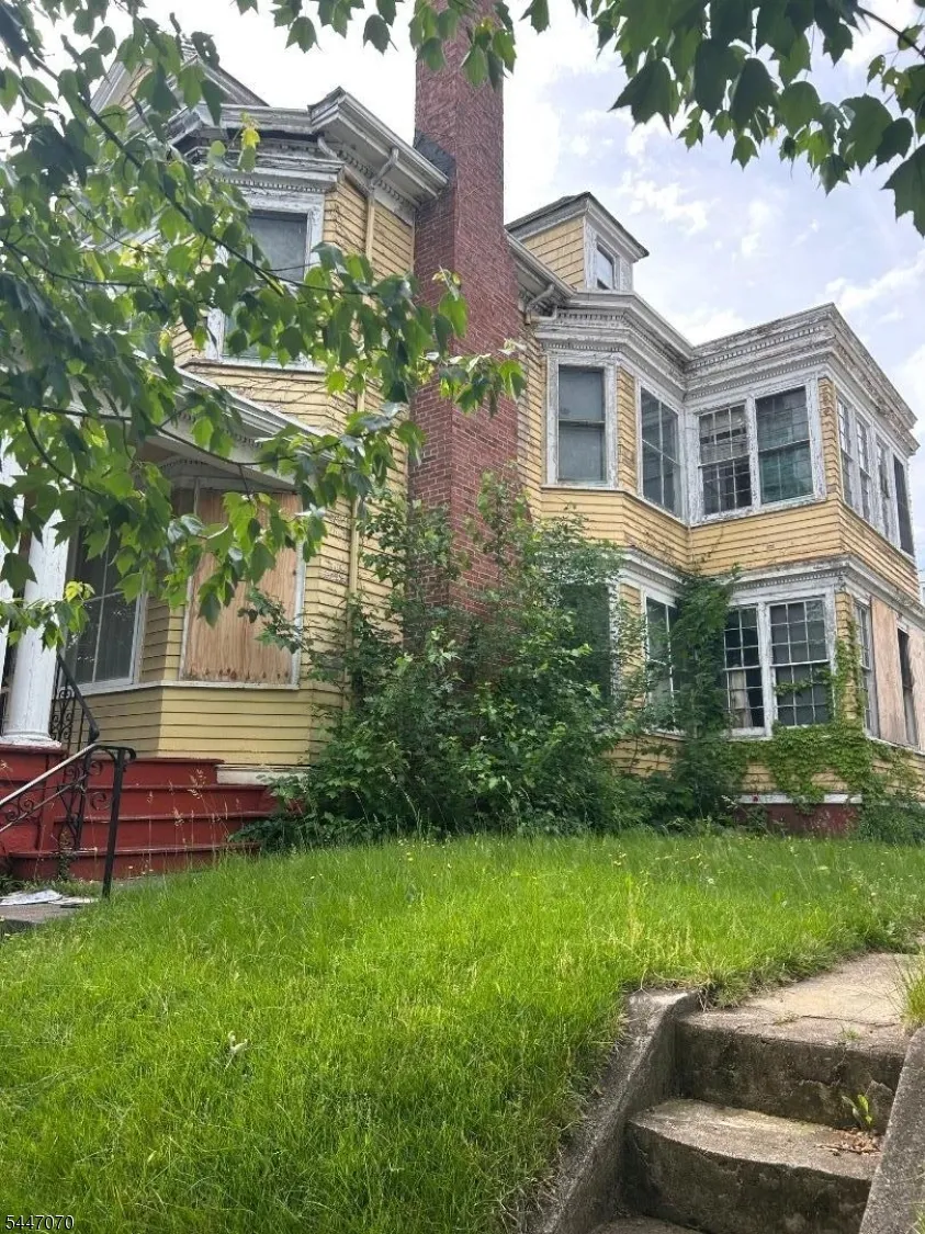 624 14Th Ave Paterson City, NJ 07504
