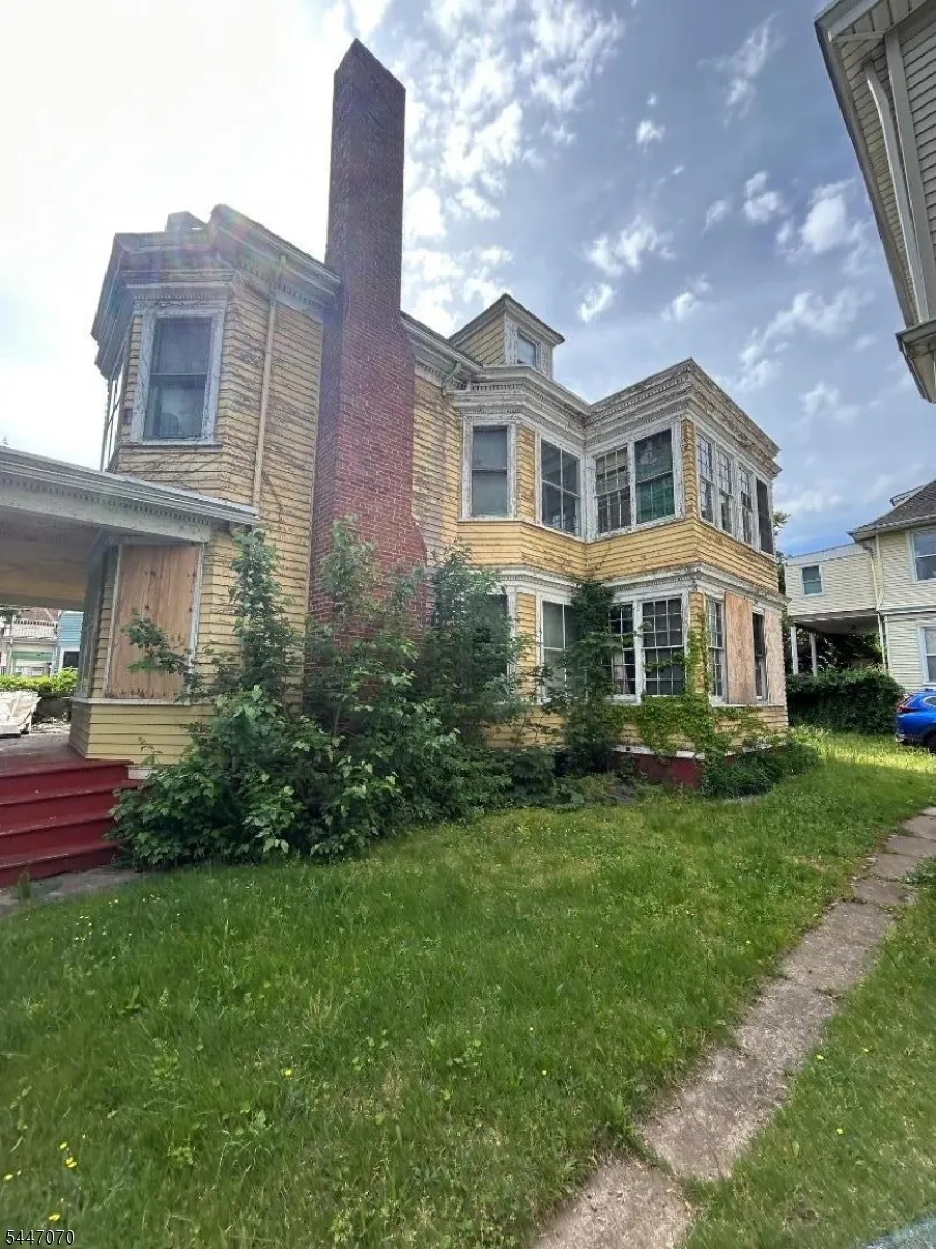 624 14Th Ave Paterson City, NJ 07504