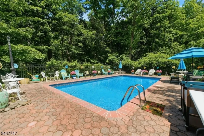 1 Woodlawn Rd Sparta, NJ 07871