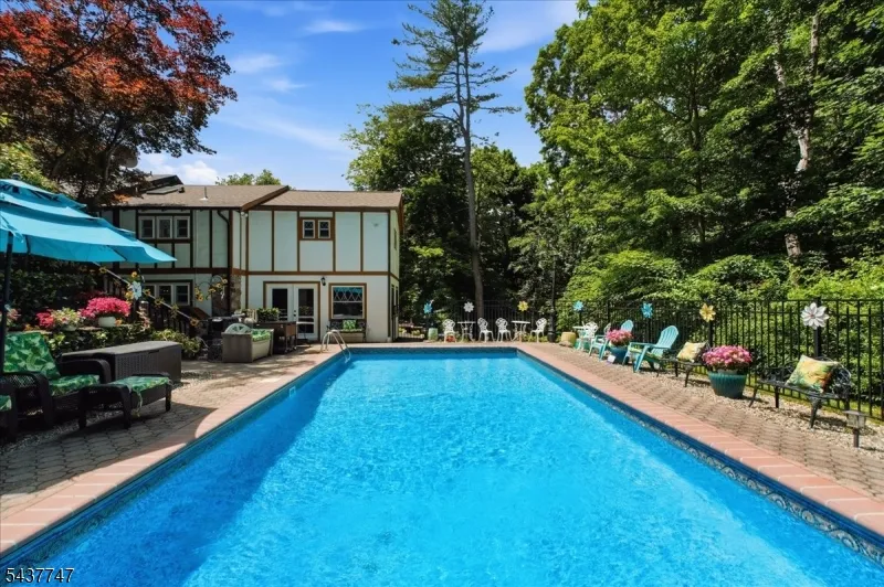 1 Woodlawn Rd Sparta, NJ 07871