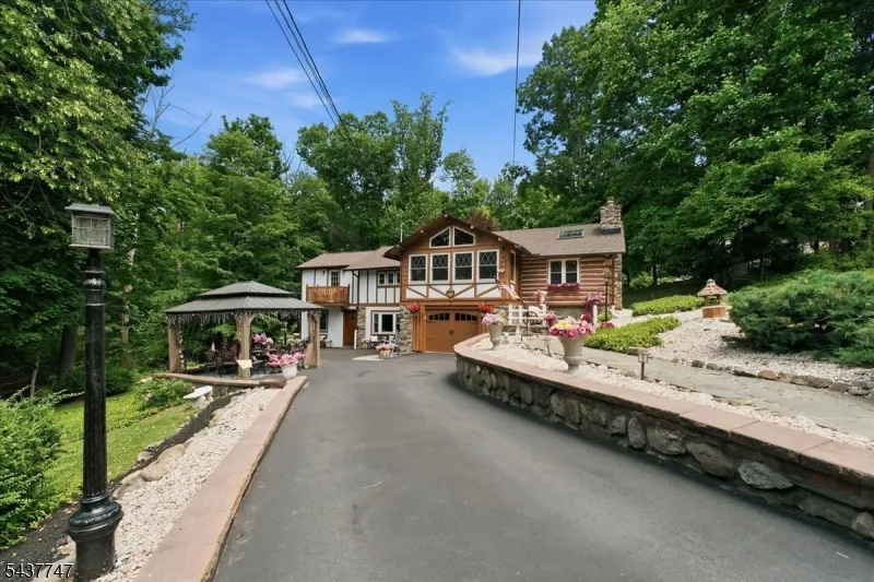 1 Woodlawn Rd Sparta, NJ 07871