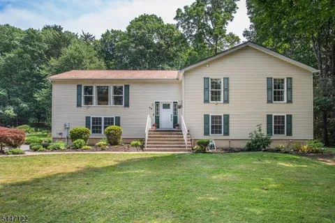 48 Green Ln