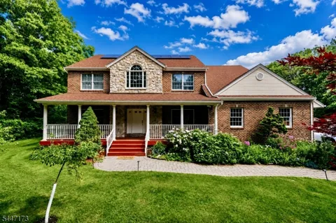4 White Tail Ct