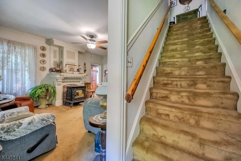 438 Church Rd Holland, NJ 08848