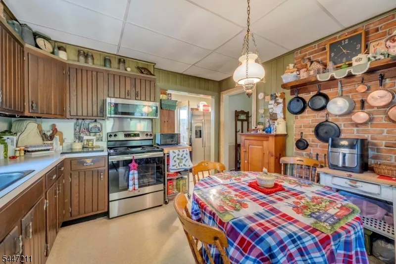 438 Church Rd Holland, NJ 08848