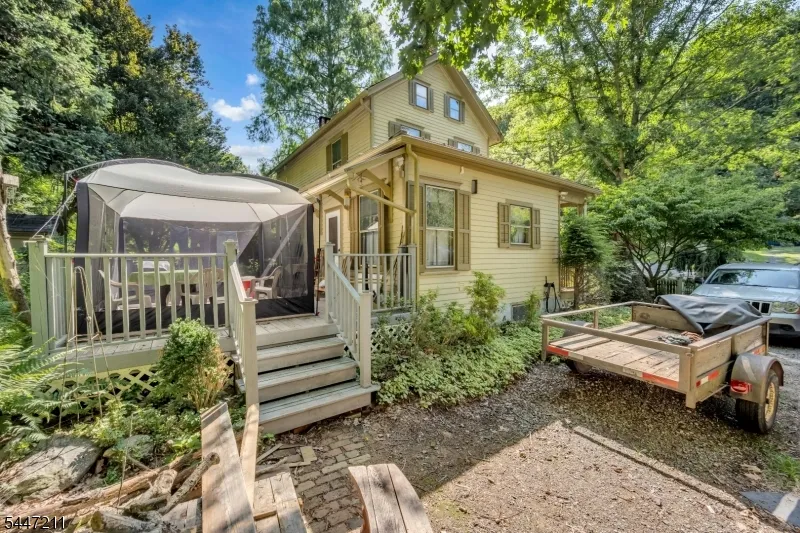 438 Church Rd Holland, NJ 08848