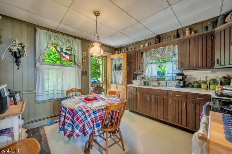 438 Church Rd Holland, NJ 08848