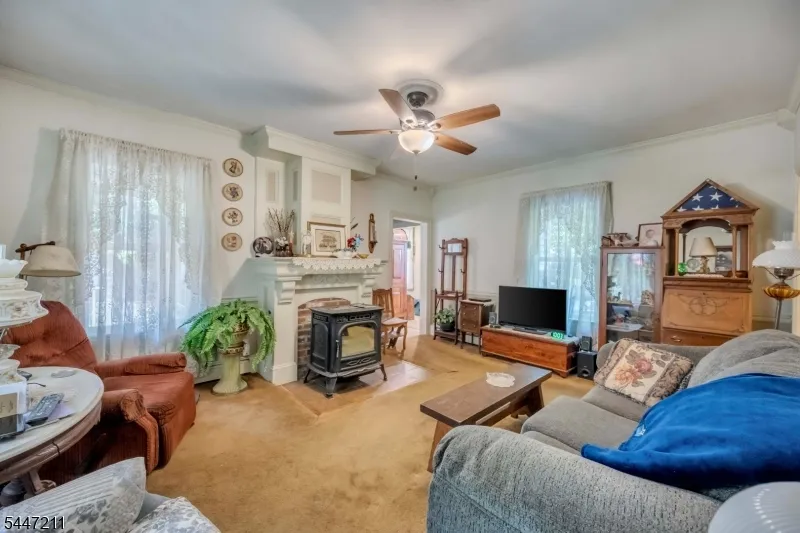 438 Church Rd Holland, NJ 08848