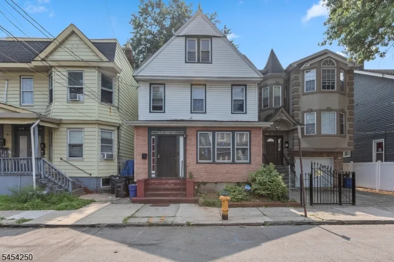 42 Mead St Newark City, NJ 07106