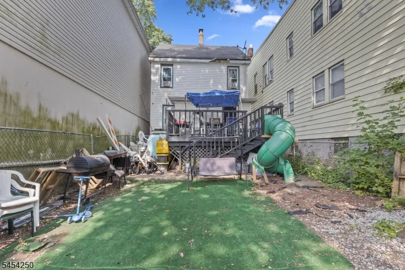 42 Mead St Newark City, NJ 07106