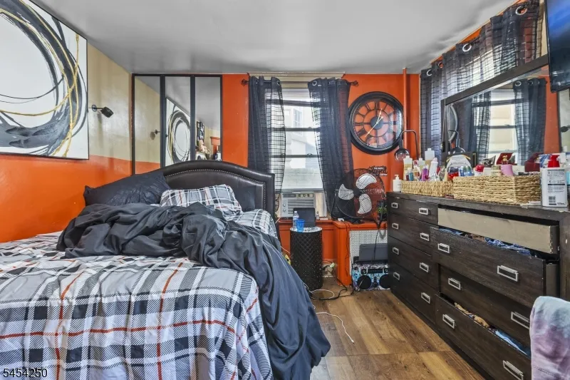 42 Mead St Newark City, NJ 07106