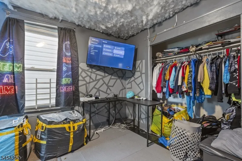 42 Mead St Newark City, NJ 07106