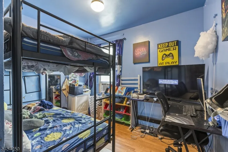 42 Mead St Newark City, NJ 07106