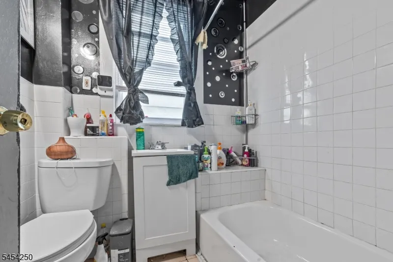 42 Mead St Newark City, NJ 07106