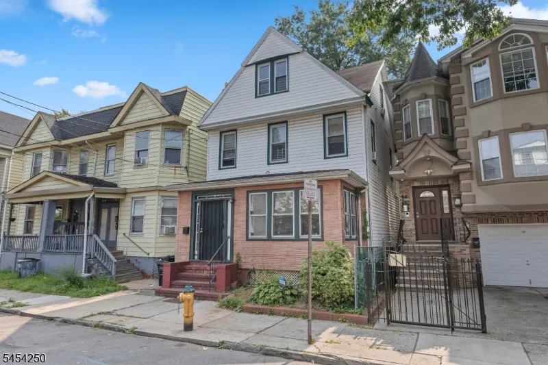 42 Mead St Newark City, NJ 07106