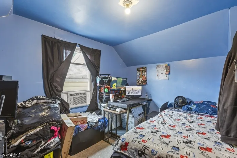 42 Mead St Newark City, NJ 07106