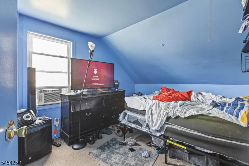 42 Mead St Newark City, NJ 07106