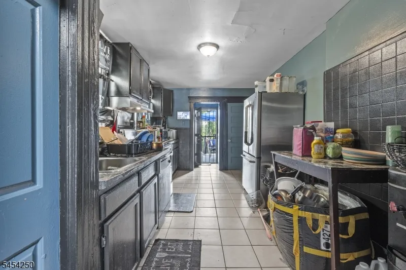 42 Mead St Newark City, NJ 07106