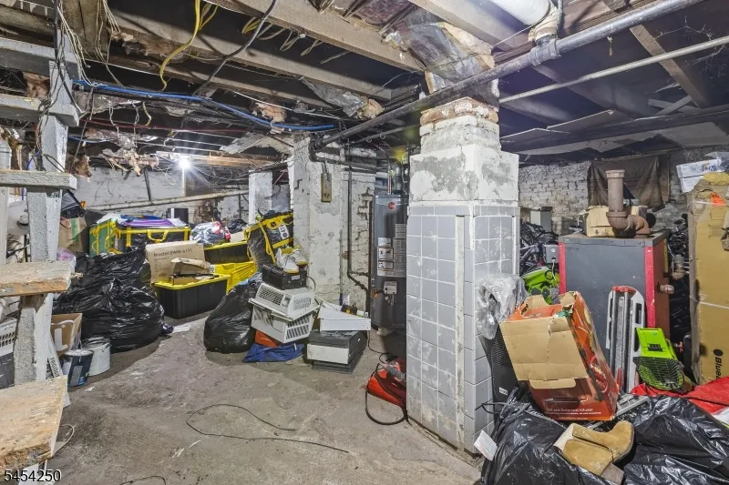 42 Mead St Newark City, NJ 07106