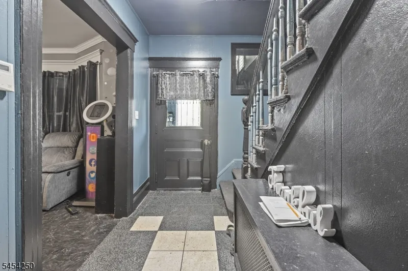 42 Mead St Newark City, NJ 07106