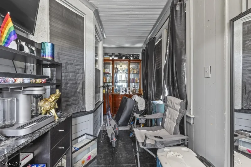 42 Mead St Newark City, NJ 07106
