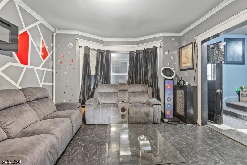 42 Mead St Newark City, NJ 07106